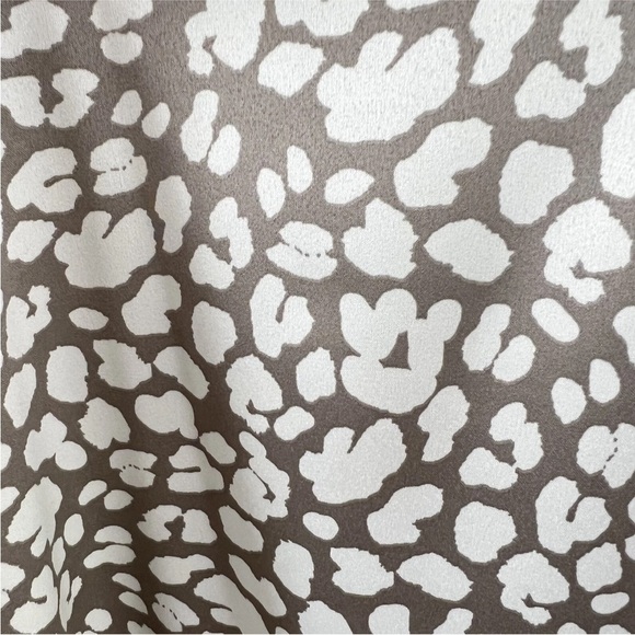 By Together Taupe and White Patterned Blouse - Picture 4 of 10